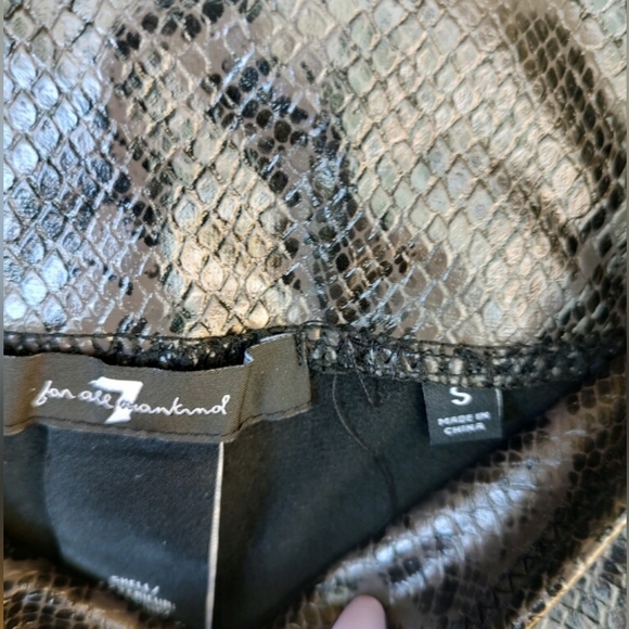 Faux Leather Snakeskin Print Pull on Slimming Like New!  Size S - Picture 9 of 9